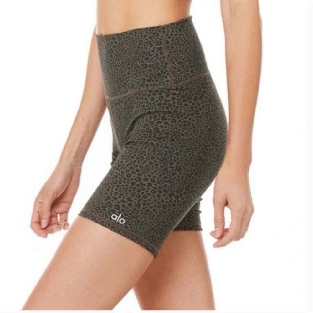 ALO Yoga Vapor Leopard Print Bike Shorts. Size: Small. Excellent condition